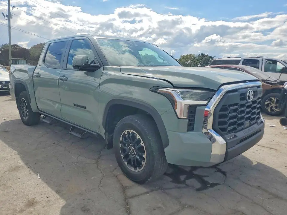 2024 TOYOTA TUNDRA SR5  