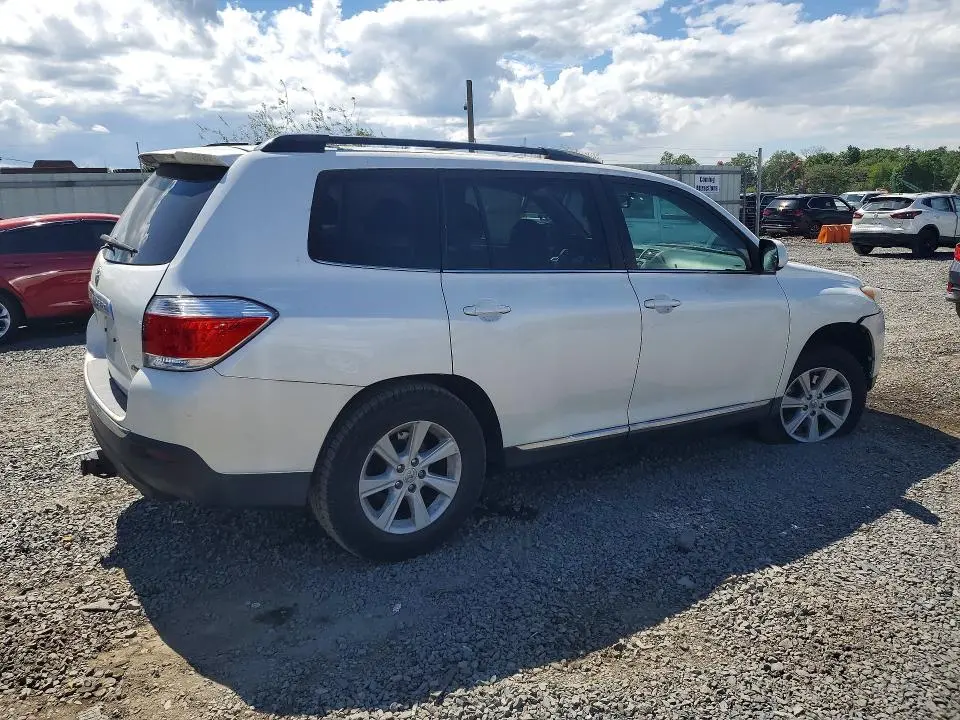 2013 TOYOTA HIGHLANDER SE  