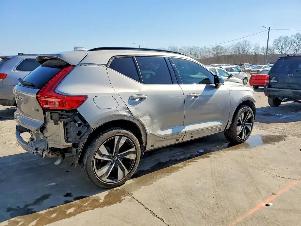 2025 VOLVO XC40 PLUS  
