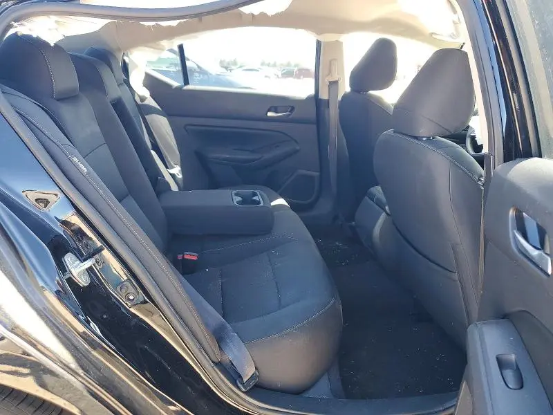 2022 NISSAN ALTIMA SV  