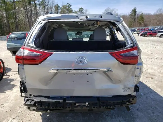 2020 TOYOTA SIENNA XLE  