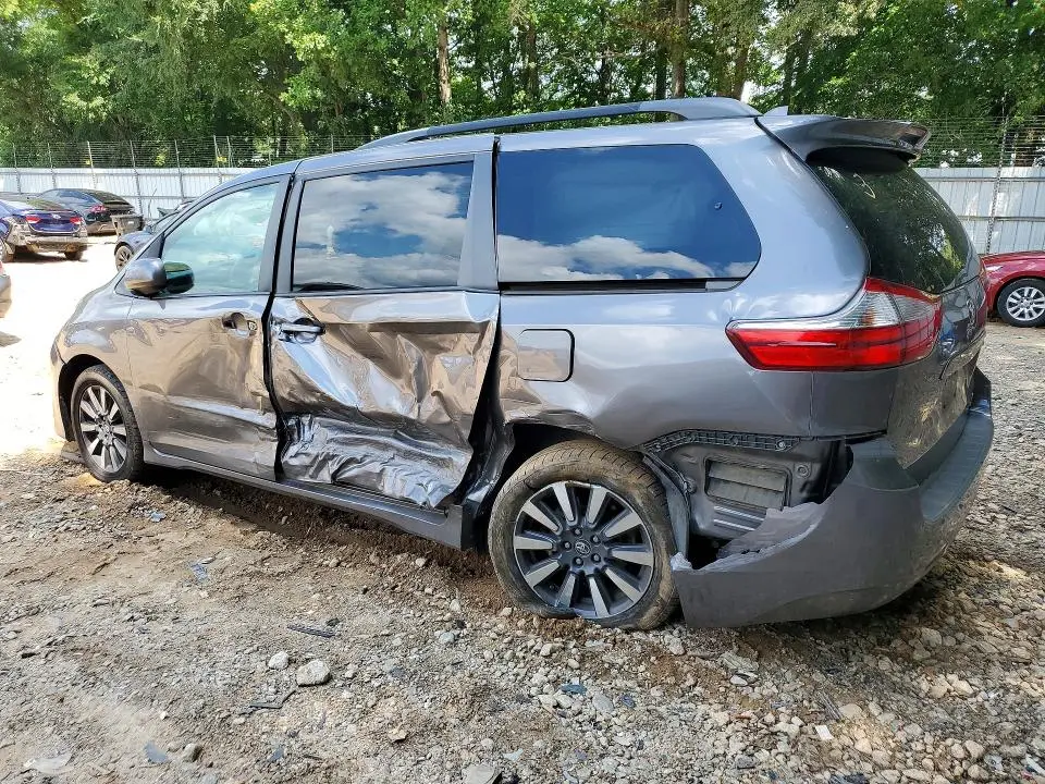 2018 TOYOTA SIENNA LE  