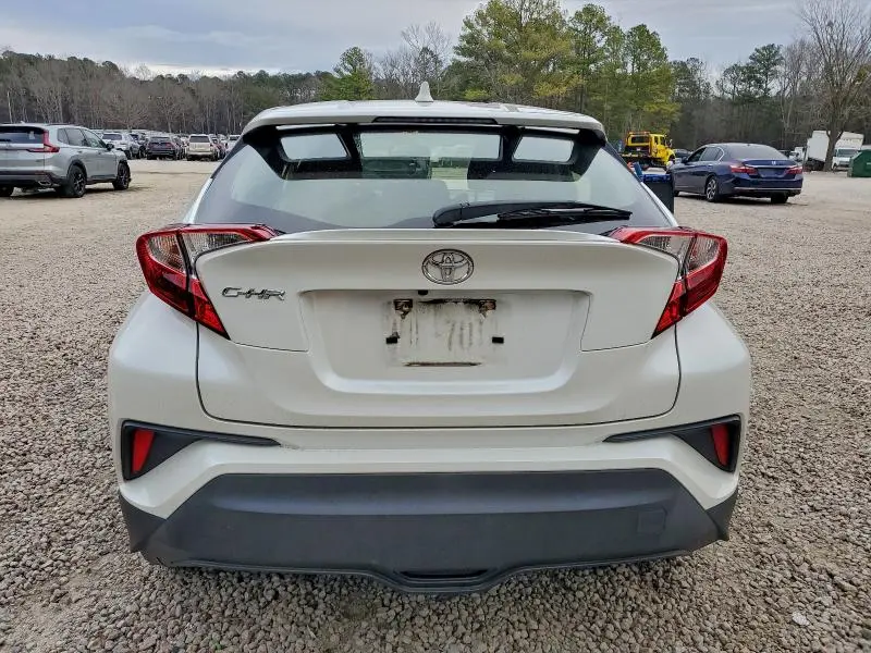 2021 TOYOTA C-HR XLE  