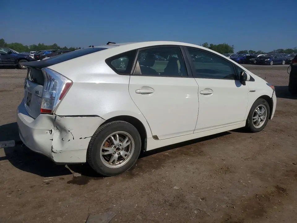 2010 TOYOTA PRIUS III  
