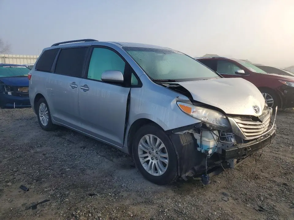 2015 TOYOTA SIENNA XLE 8-PASSENGER  