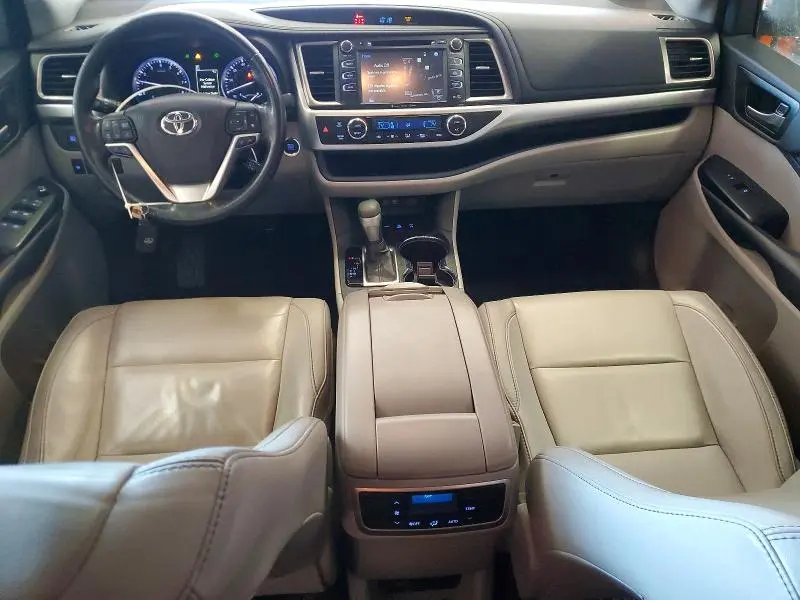 2018 TOYOTA HIGHLANDER SE  