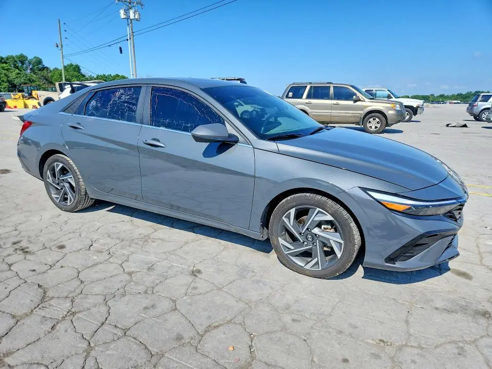2024 HYUNDAI ELANTRA SEL  