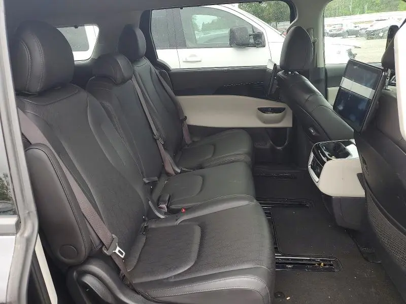 2024 KIA CARNIVAL SX  