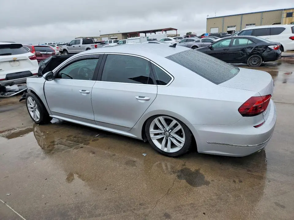 2017 VOLKSWAGEN PASSAT SE  