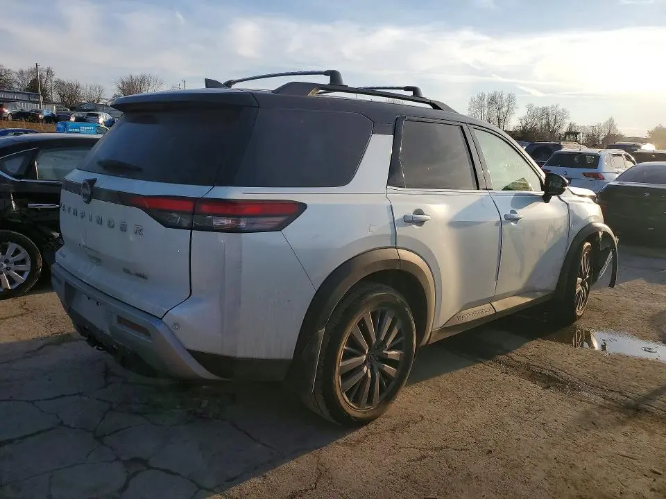 2024 NISSAN PATHFINDER SL  