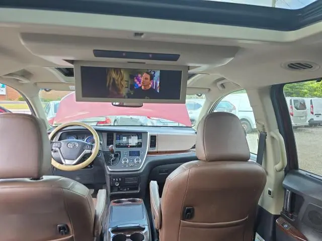 2015 TOYOTA SIENNA XLE  