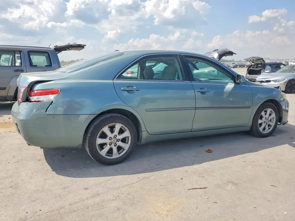 2011 TOYOTA CAMRY LE  