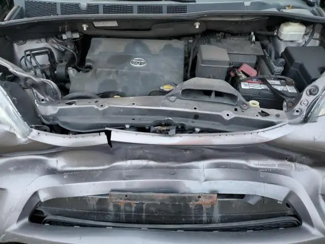 2013 TOYOTA SIENNA XLE  