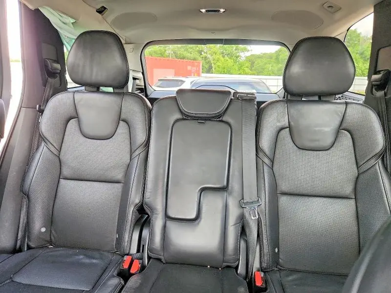2017 VOLVO XC90 T6  