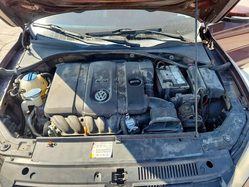 2013 VOLKSWAGEN PASSAT SE  