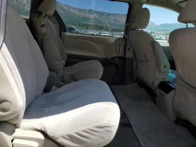 2011 TOYOTA SIENNA LE  