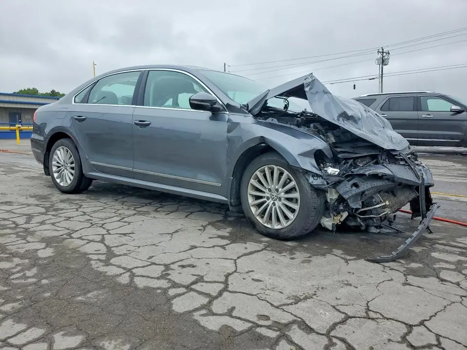 2016 VOLKSWAGEN PASSAT SE  