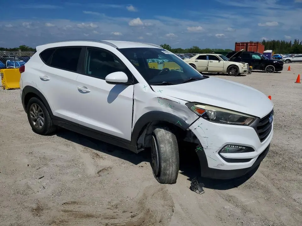 2016 HYUNDAI TUCSON SE  