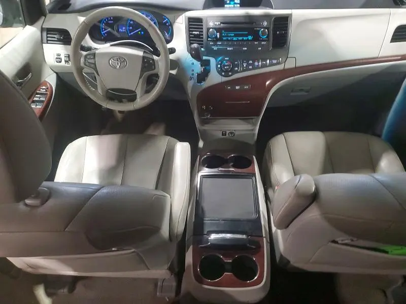 2014 TOYOTA SIENNA XLE 7-PASSENGER  