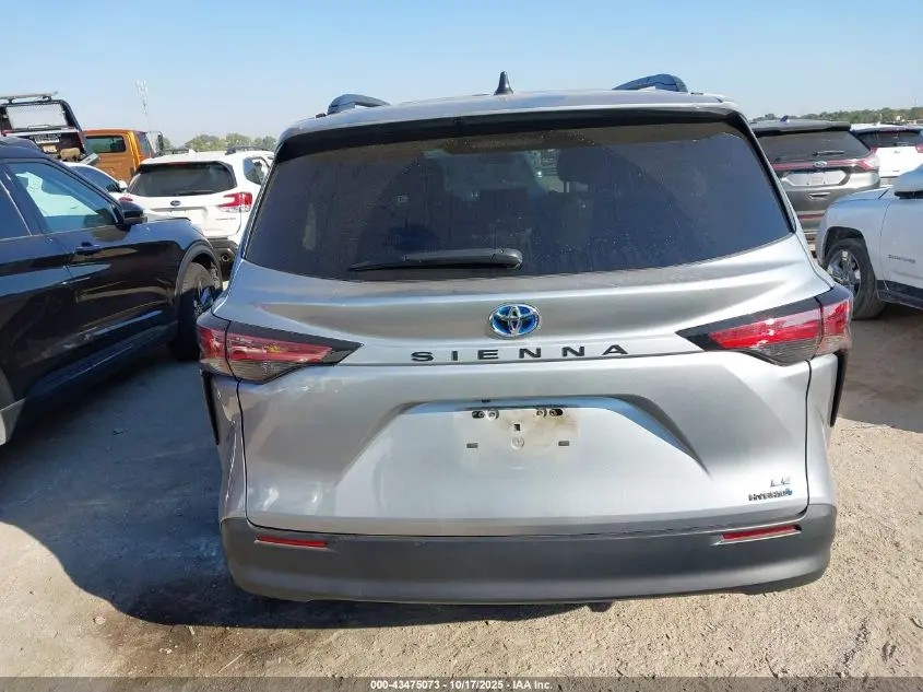 2022 TOYOTA SIENNA LE