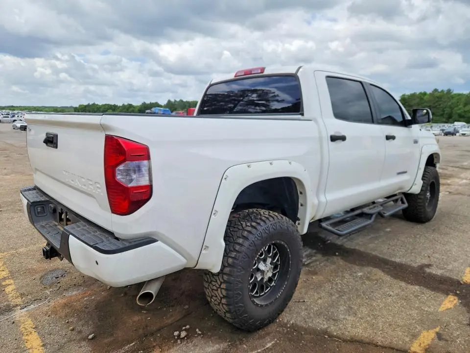 2018 TOYOTA TUNDRA CREWMAX SR5  