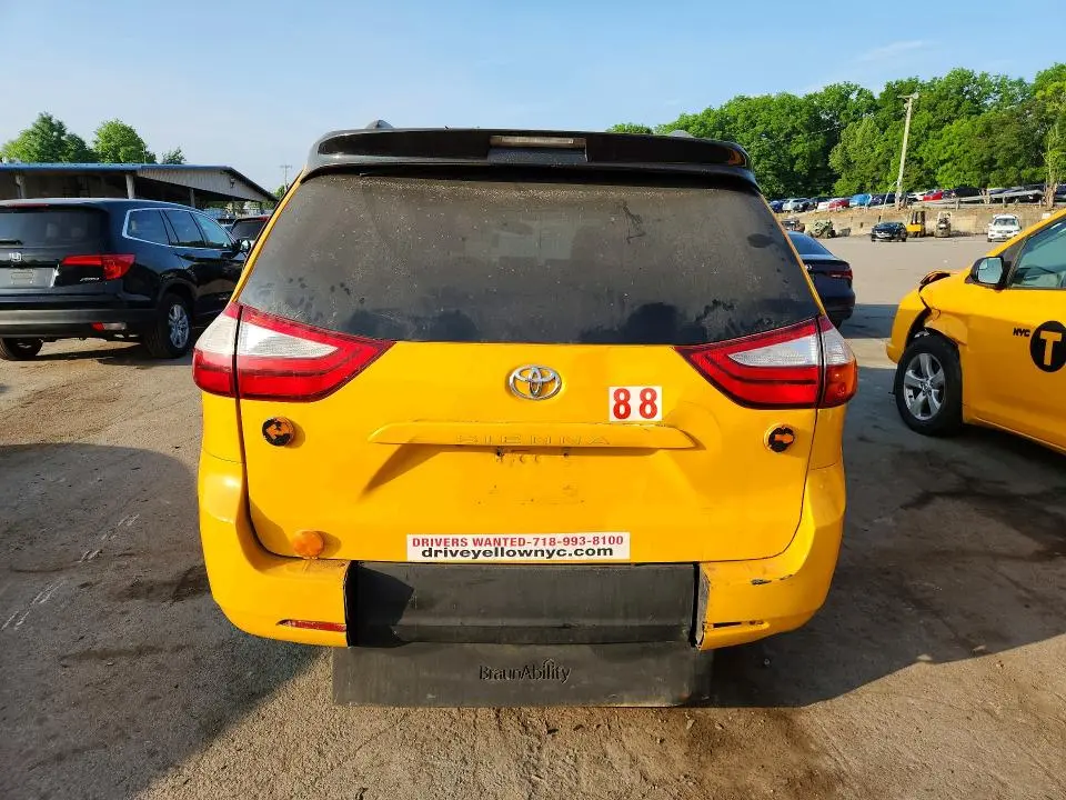 2017 TOYOTA SIENNA LE MOBILITY  