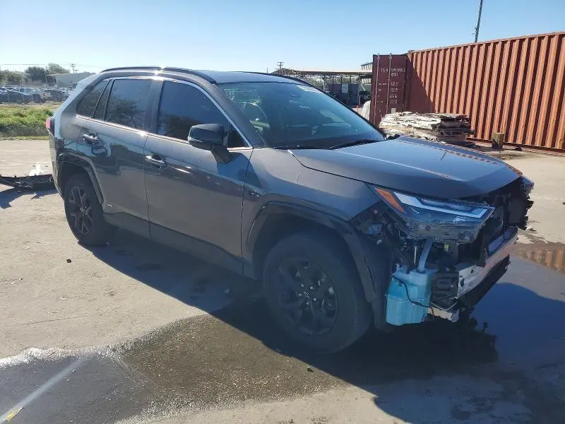 2024 TOYOTA RAV4 XLE  