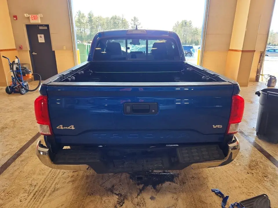 2017 TOYOTA TACOMA SR5 V6  