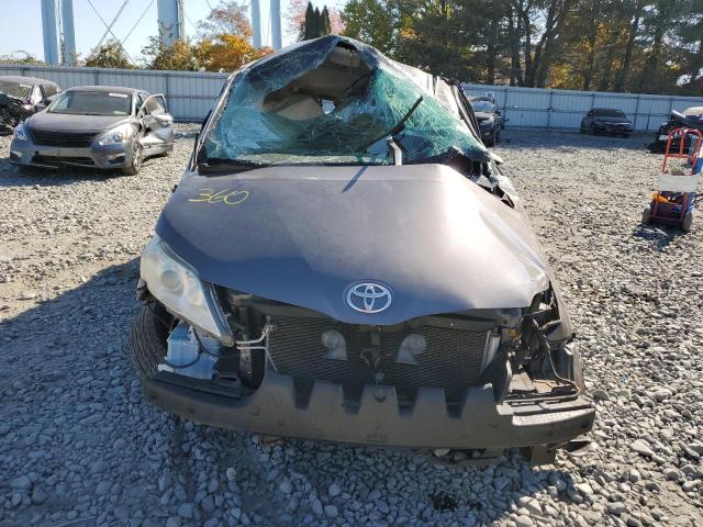 2016 TOYOTA SIENNA LE