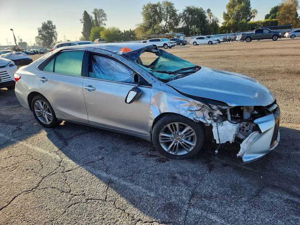 2015 TOYOTA CAMRY SE  