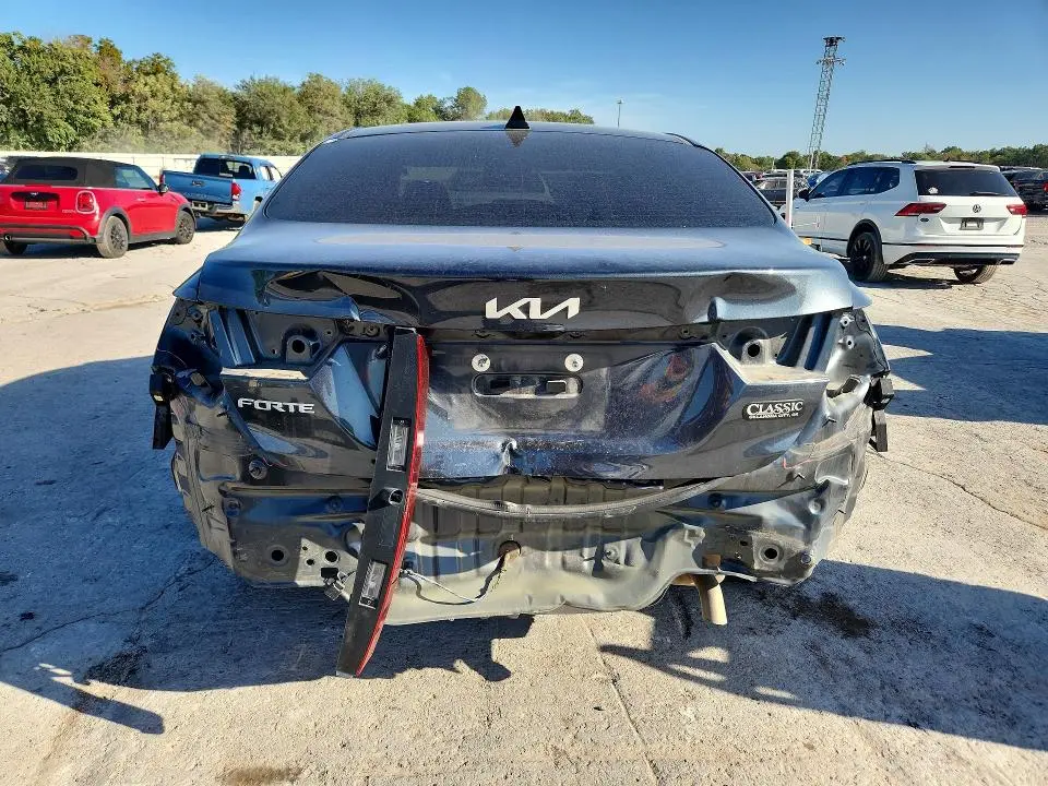 2023 KIA FORTE LXS  