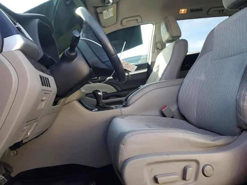 2015 TOYOTA HIGHLANDER LE  