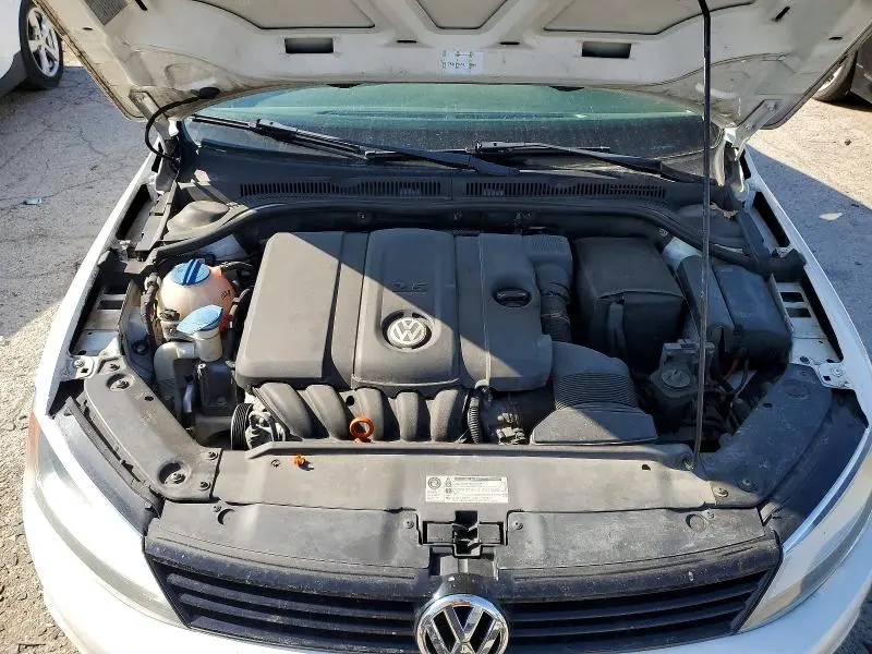 2012 VOLKSWAGEN JETTA SE  