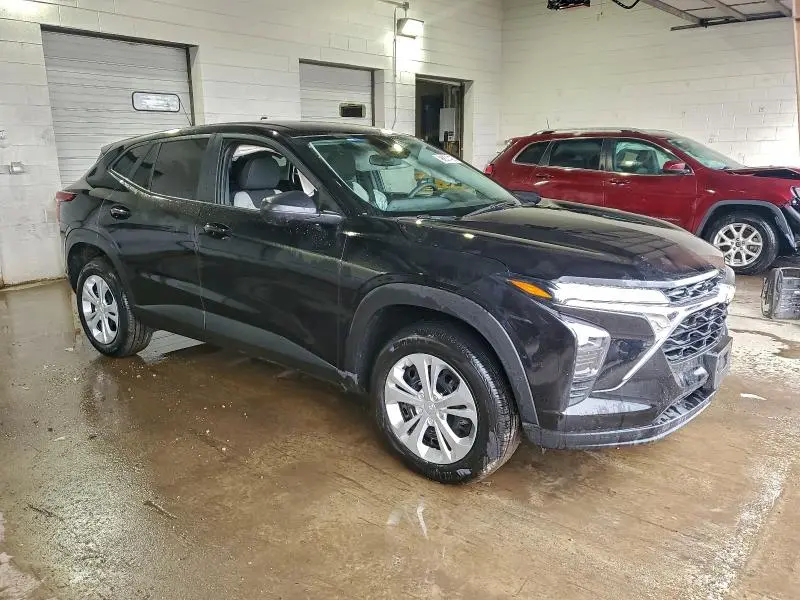 2025 CHEVROLET TRAX LS  