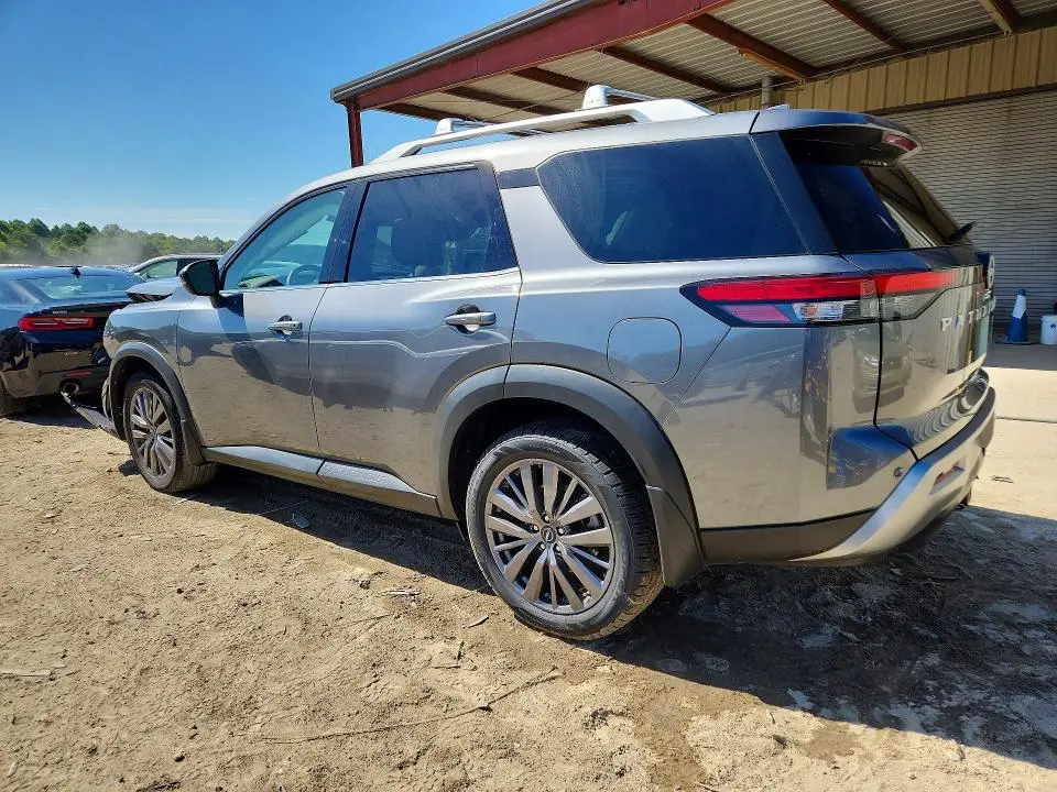 2024 NISSAN PATHFINDER SL  