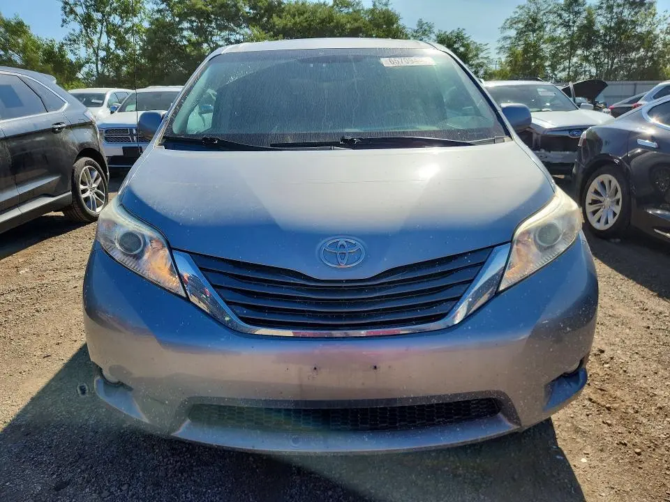 2014 TOYOTA SIENNA XLE 8-PASSENGER  