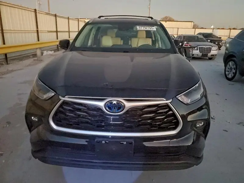 2023 TOYOTA HIGHLANDER HYBRID XLE  