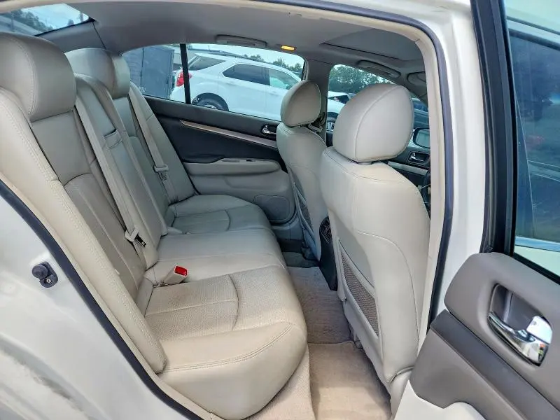 2015 INFINITI Q40 BASE  