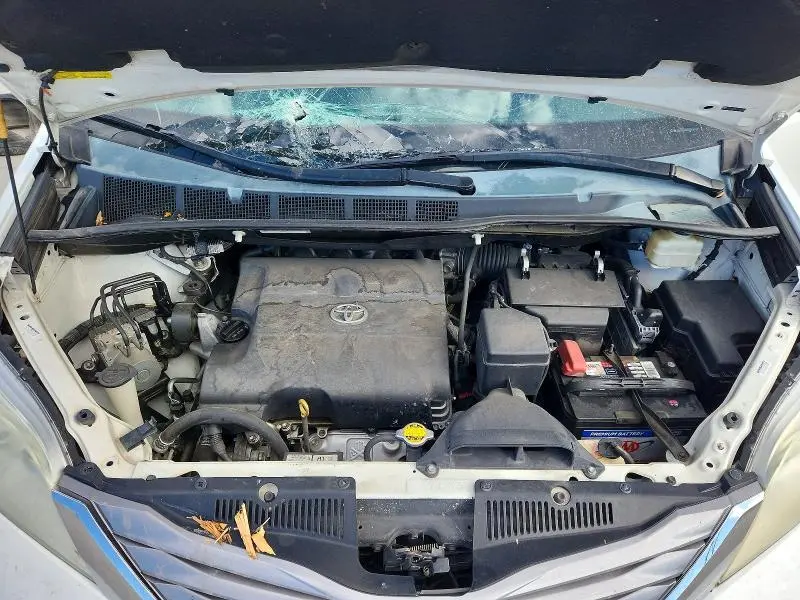 2015 TOYOTA SIENNA XLE 8-PASSENGER  