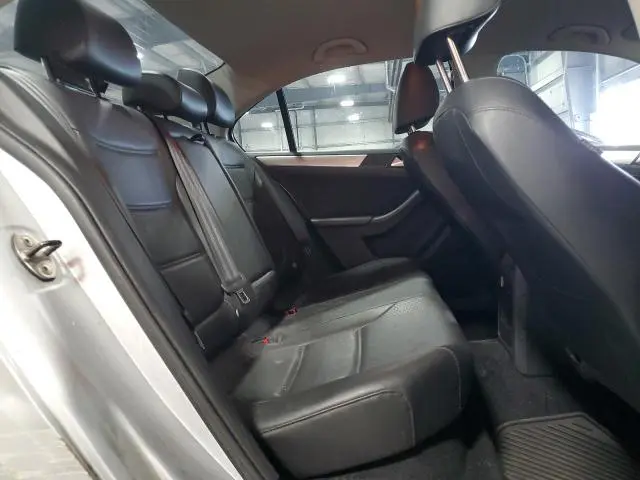 2013 VOLKSWAGEN JETTA SE  