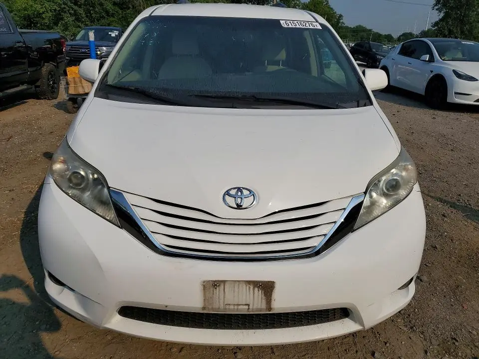 2016 TOYOTA SIENNA LE  