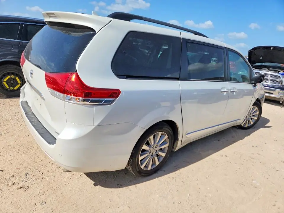 2013 TOYOTA SIENNA LIMITED 7-PASSENGER  