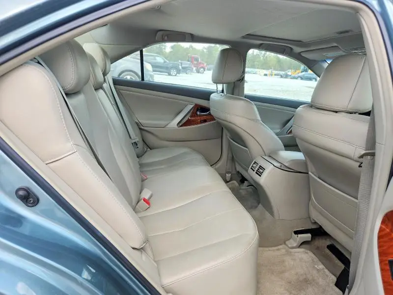 2010 TOYOTA CAMRY XLE  