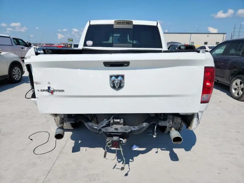 2016 RAM 1500 SLT  