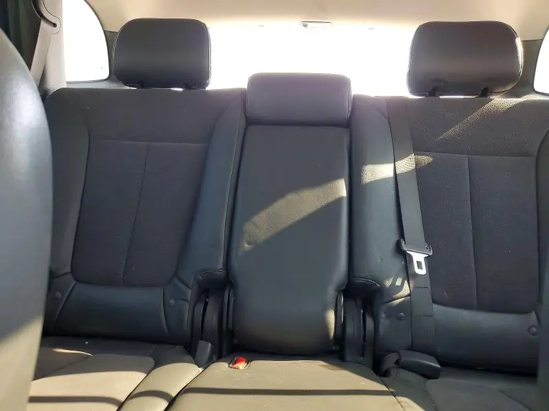 2011 HYUNDAI SANTA FE SE  