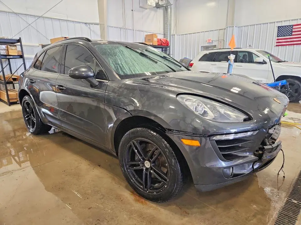 2017 PORSCHE MACAN   