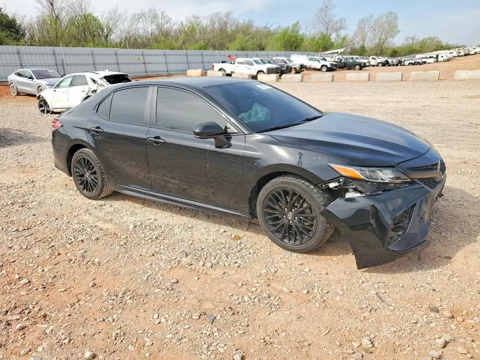 2019 TOYOTA CAMRY SE  