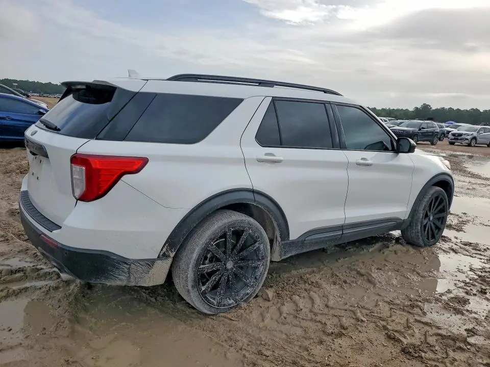 2022 FORD EXPLORER XLT  