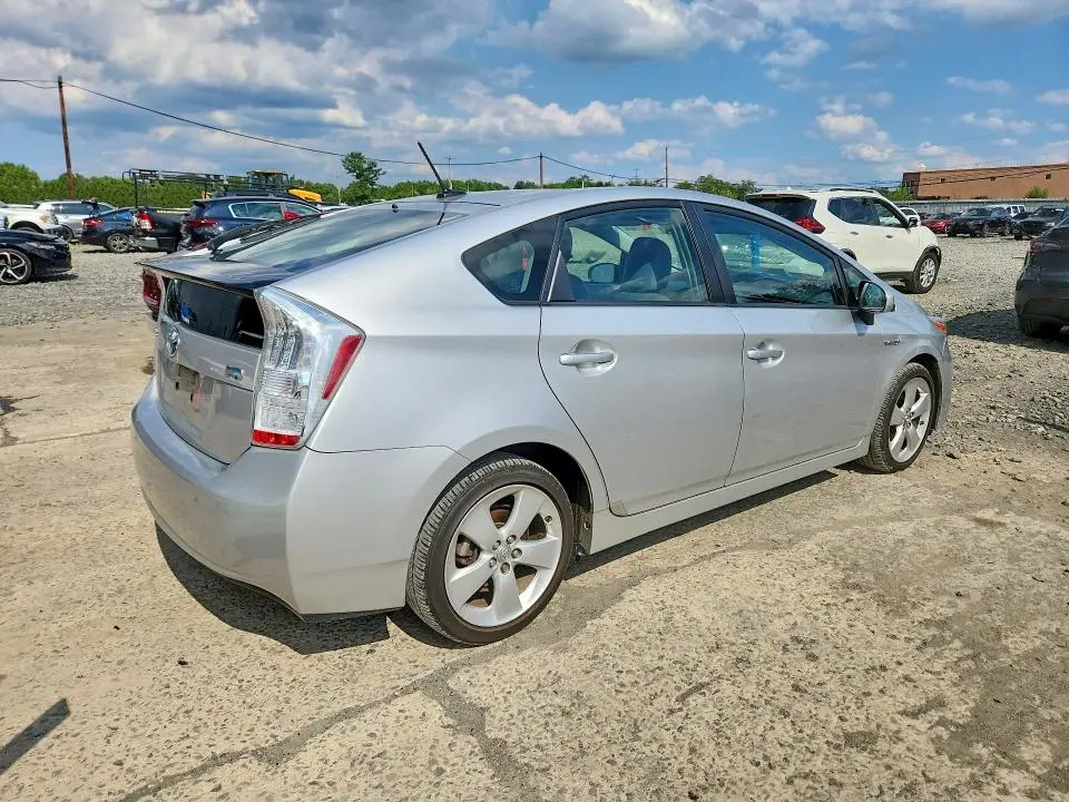 2010 TOYOTA PRIUS V  