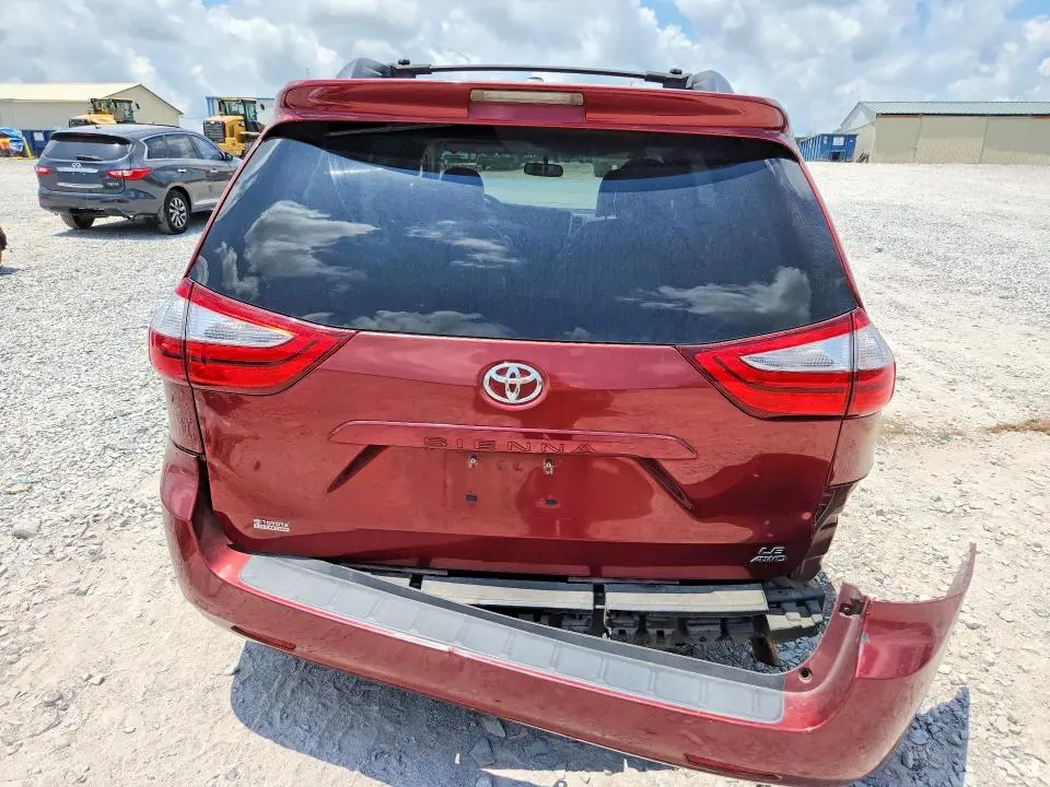 2017 TOYOTA SIENNA LE  